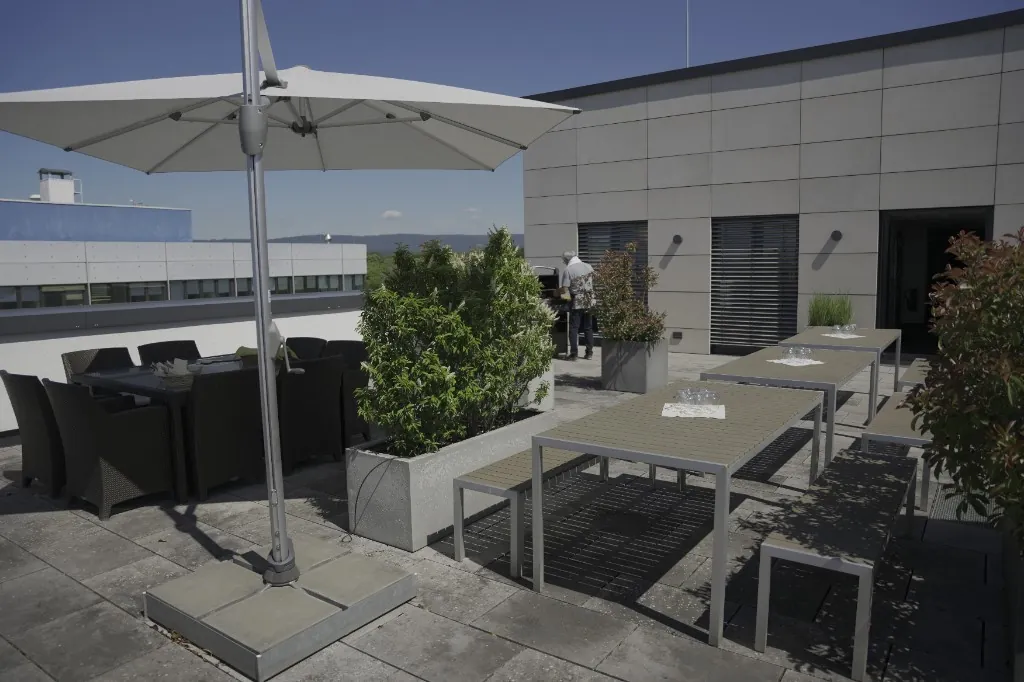 Dachterrasse mit Grill im Sommer (Wiesbaden)
